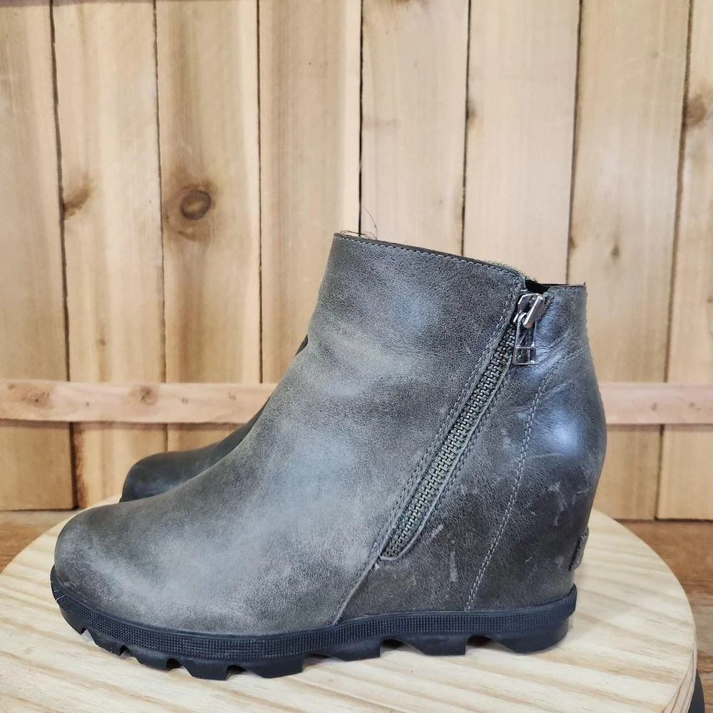 Sorel Joan of Arctic Wedge II Zip Boots Womens 8.5 Gray Leather Lug Sole Booties